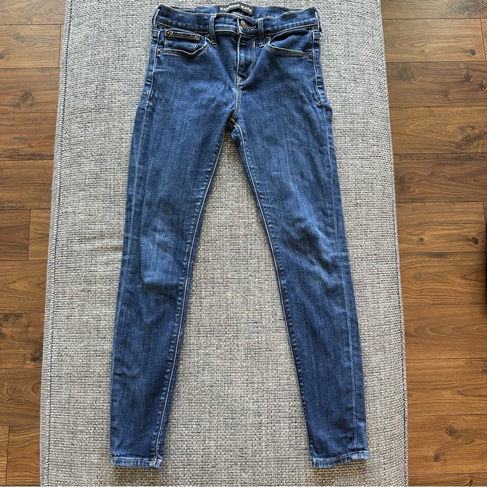 5/$25 ✨ Must-Have EXPRESS Mid Rise Jegging Jeans – Size 0 Short 👖
